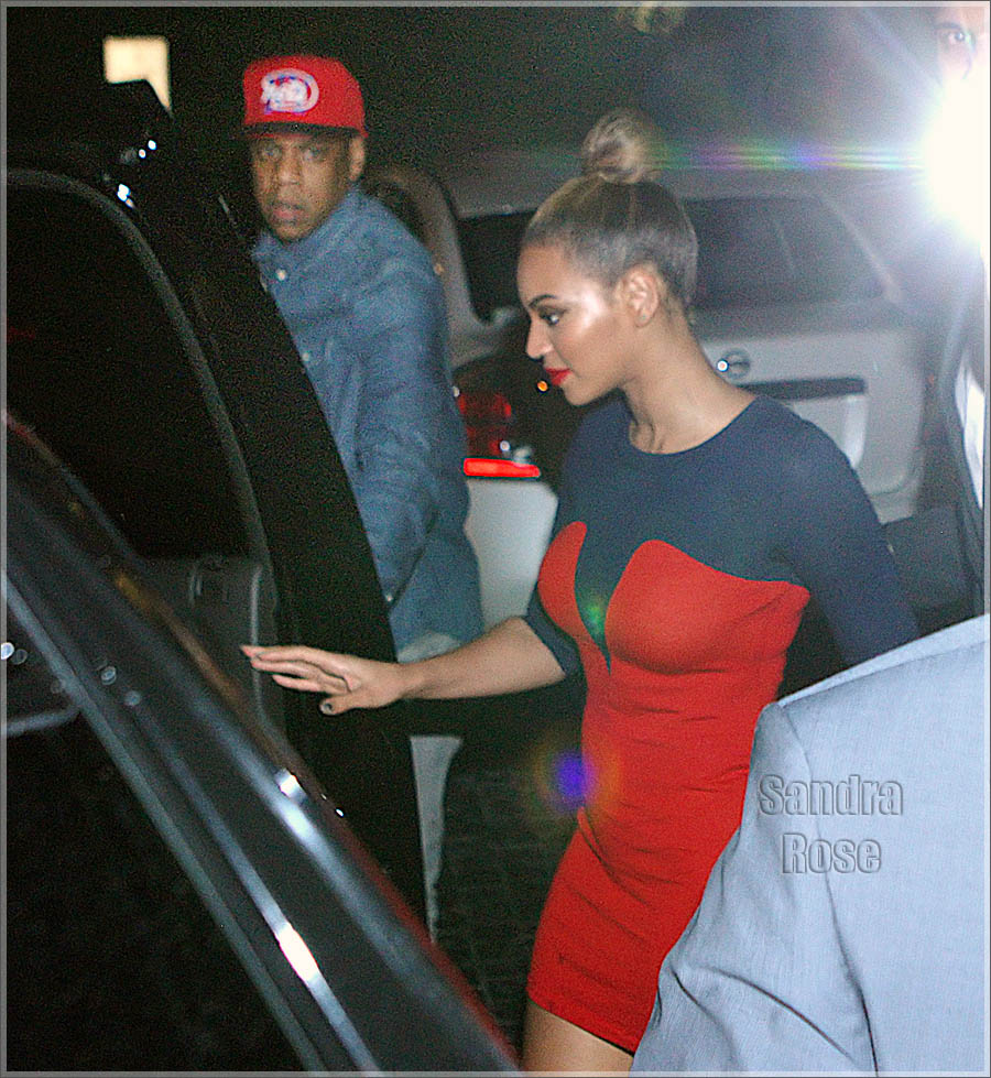 Beyonce and Jay-Z go to Soho Beach Club for dinner with Kelly Rowland, The Dream, and Paris Hilton in Miami Beach, FL